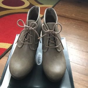 Dr Scholls wedge lace up bootie. Size 8 1/2